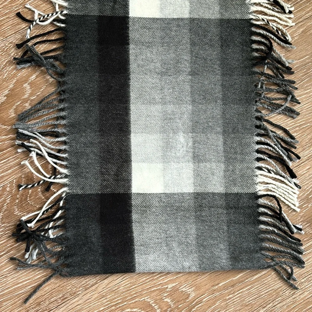 NWOT! V Fraas black/white/gray plaid fringe cashmink infinity scarf